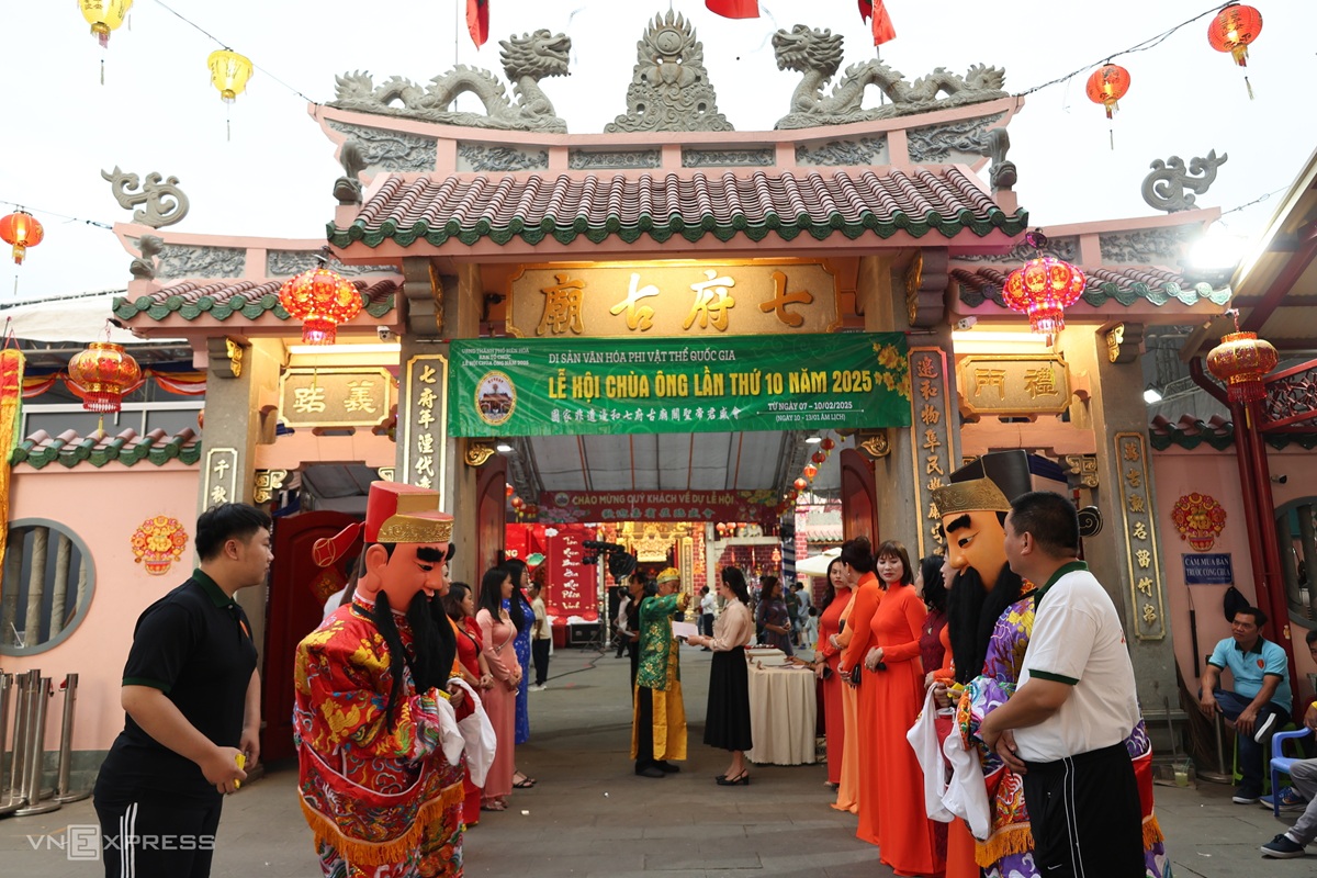 Thần Tài, Bao Công dạo phố trong lễ hội người Hoa